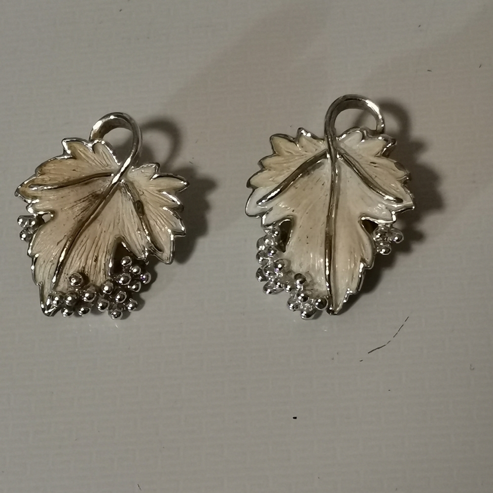VTG "Sarah Cov" signed Pat Pending Clip Earrings